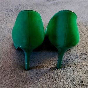 Amanda Mitchell Green Pumps